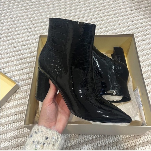 Marc Fisher Daith Black Patent Booties NEW IN BOX - Picture 2 of 4